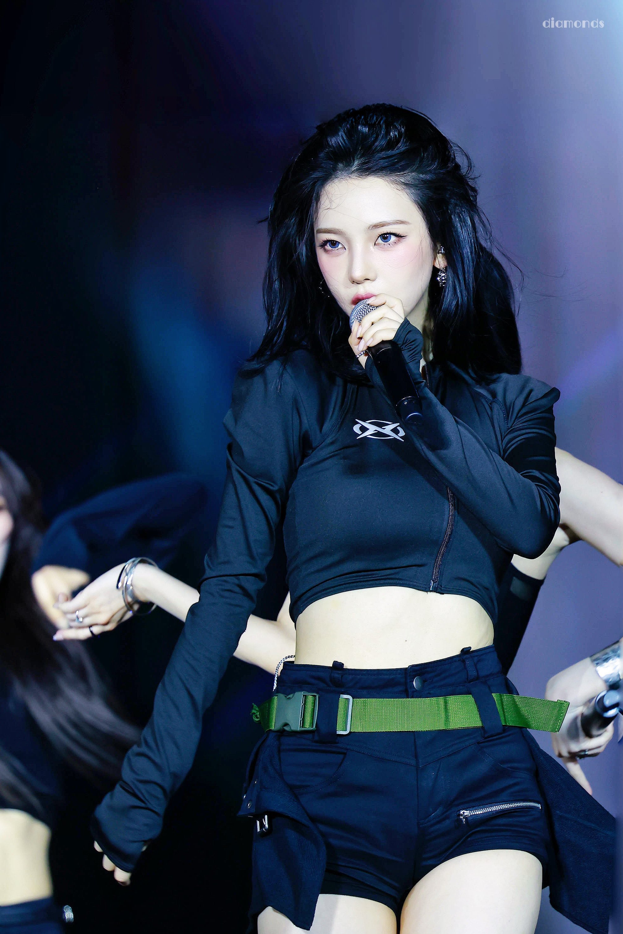 에스파 카리나 wearing PB106E